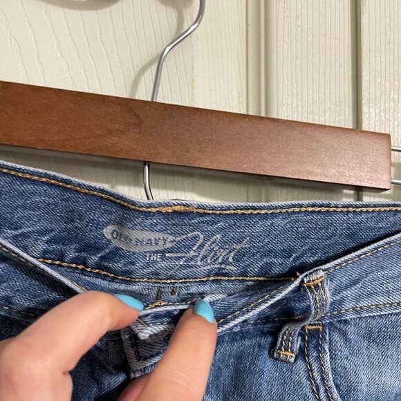 Old Navy Womens Dark Wash The Flirt Cut Off Mid Rise Denim Jean Shorts Size 4 - Picture 2 of 8